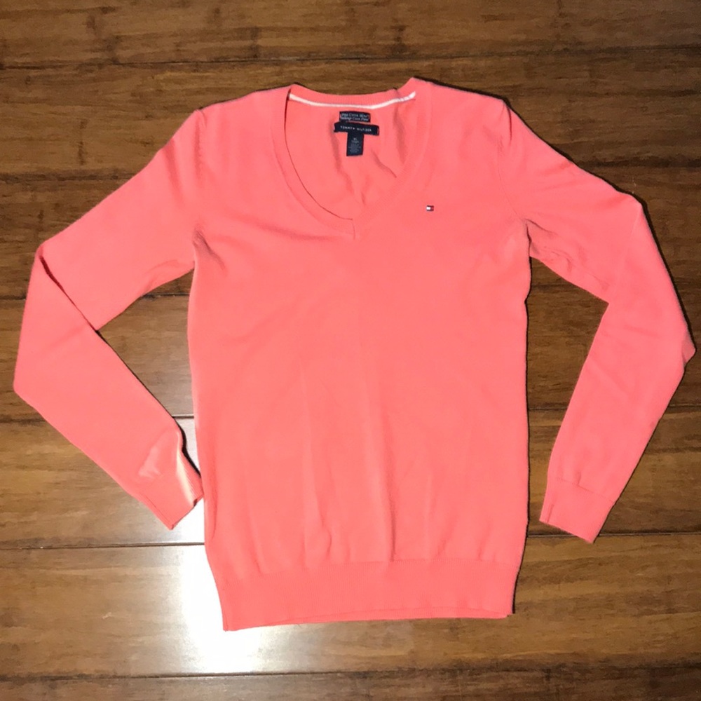 🍒Tommy Hilfiger v-neck sweater🍒